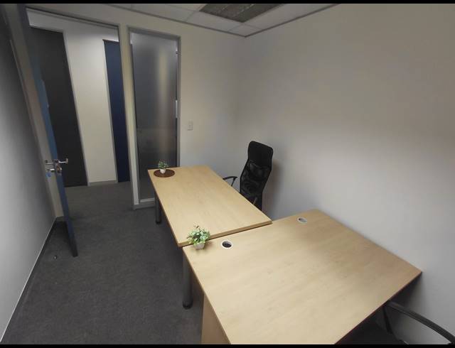 20M² SERVICED OFFICE TO LET IN FOURWAYS
